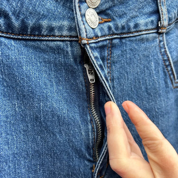 Pilcro Retro High-Rise Flare Jeans, size 30T - Picture 10 of 14